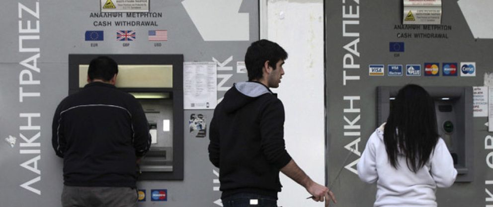 Foto: Los chipriotas intentan retirar su dinero de los bancos por el temor al corralito