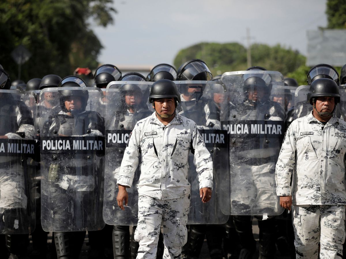 Foto: Policía mexicana para frenar la caravana de migrantes de América Central. (Reuters)
