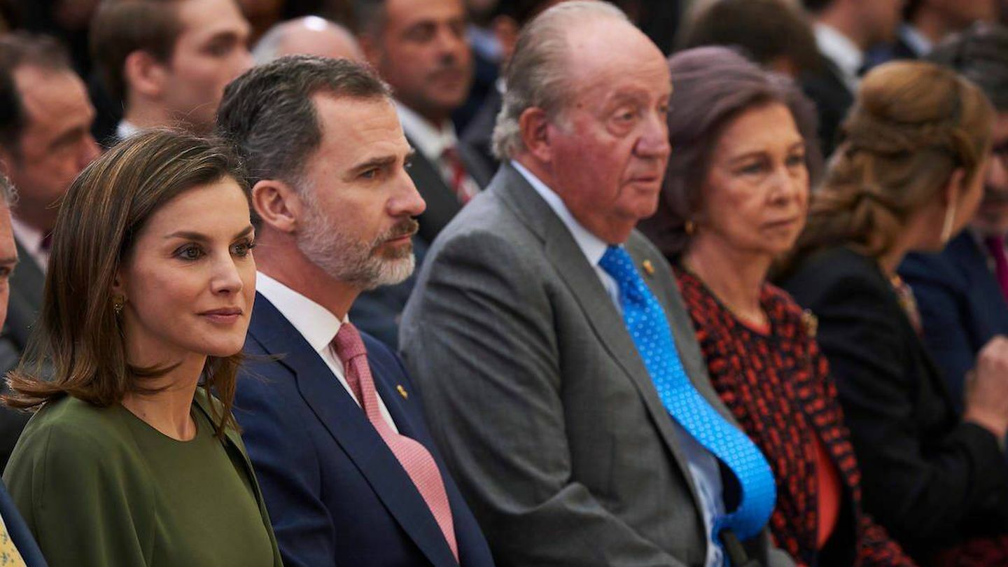 Felipe y Letizia, junto a los Reyes eméritos, en un acto oficial de 2018. (Limited Pictures)
