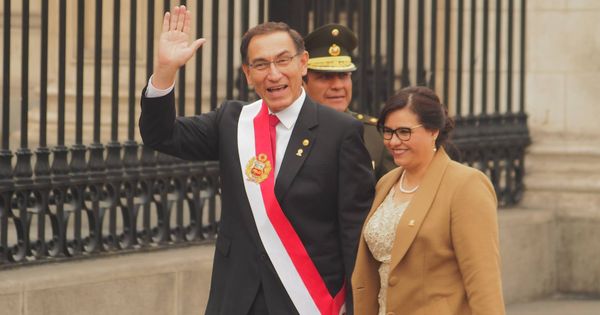 Foto: Maribel Díaz y Martín Vizcarra en el Día de la Independencia de Perú. (CORDON)
