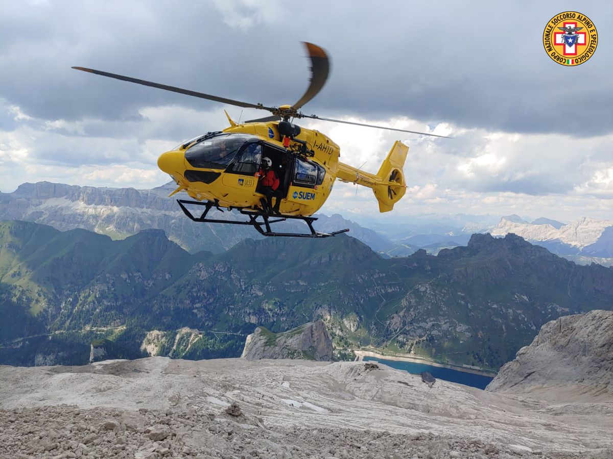 Foto: Helicóptero de rescate en Alpes italianos. (EFE) 