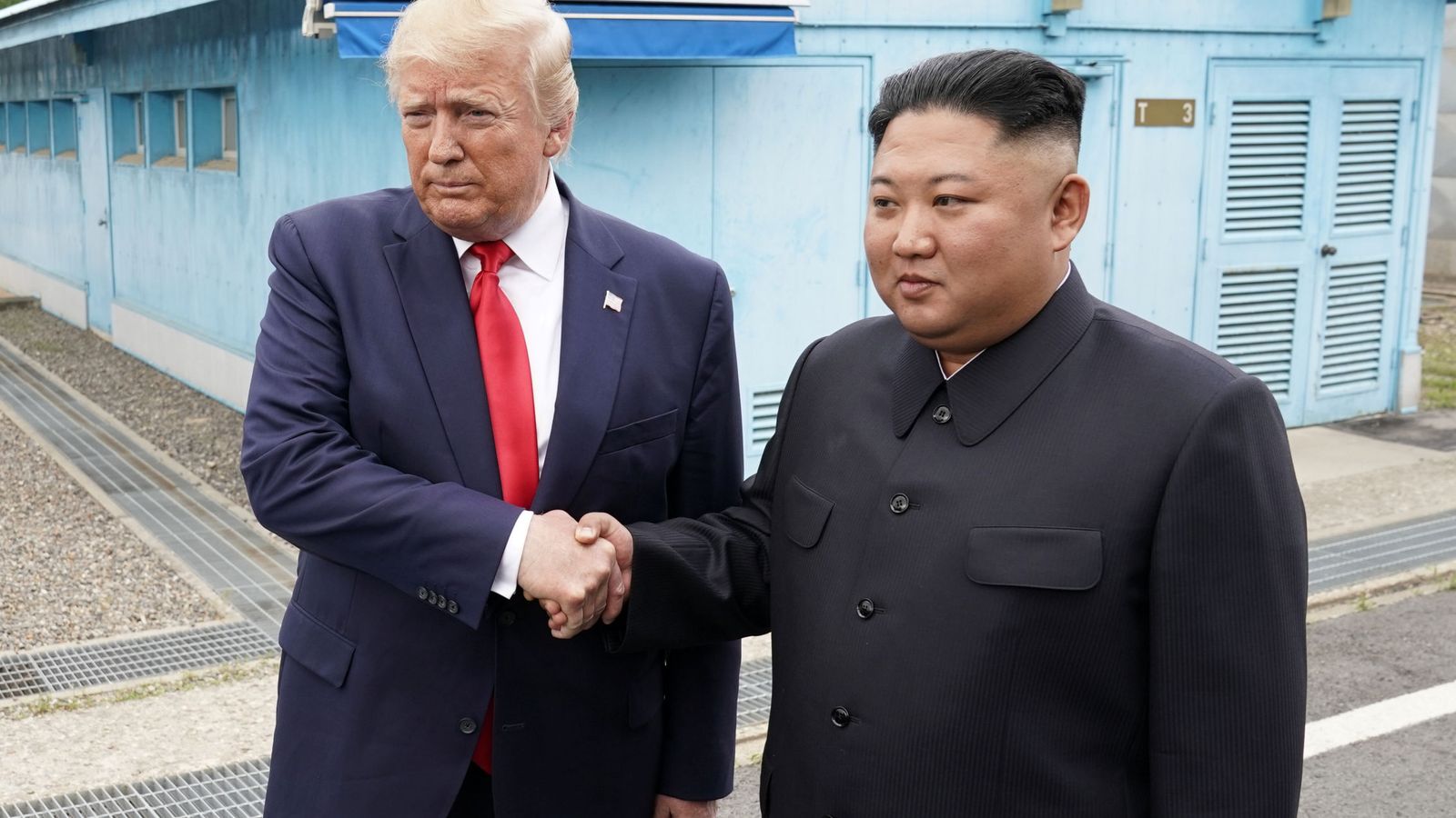 Foto: Momento del encuentro entre Donald Trump y Kim Jong Un en la zsona desmilitarizada. 