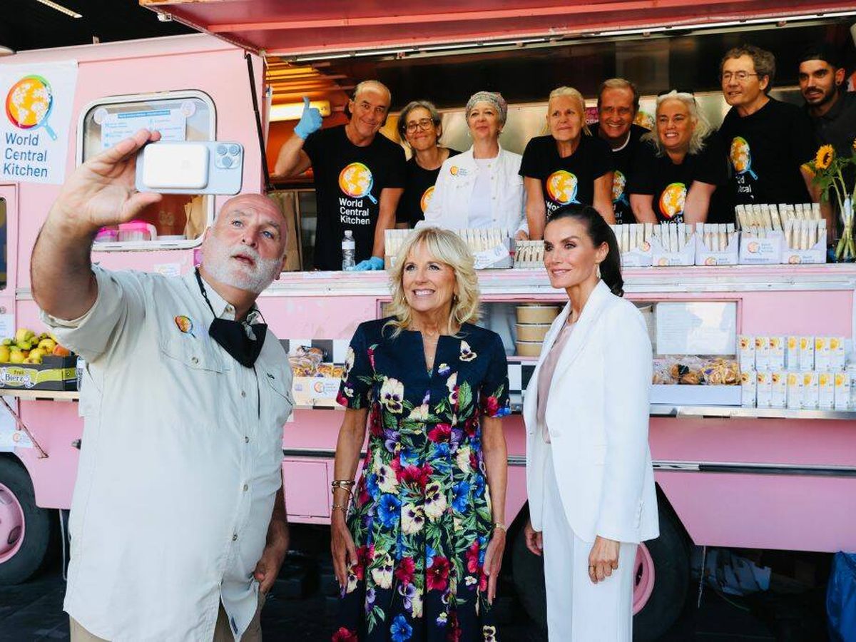 Foto: El chef José Andrés, junto a Jill Biden y doña Letizia. (Getty)
