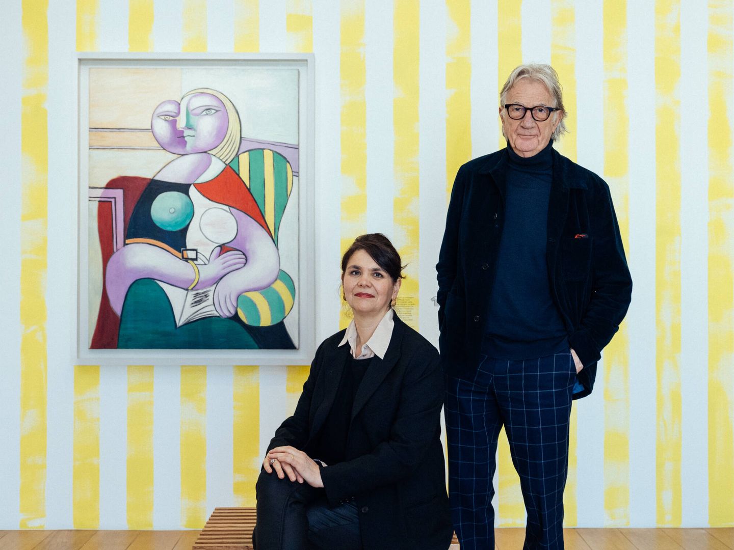 Cécile Debray, junto al diseñador Paul Smith, responsable del montaje de la nueva exposición en el Museo Picasso de París. (Voyez-vous/Vinciane Lebrun)