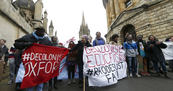 Foto: Estudiantes de origen extranjero protestan en Oxford, en marzo de 2016. (Reuters)