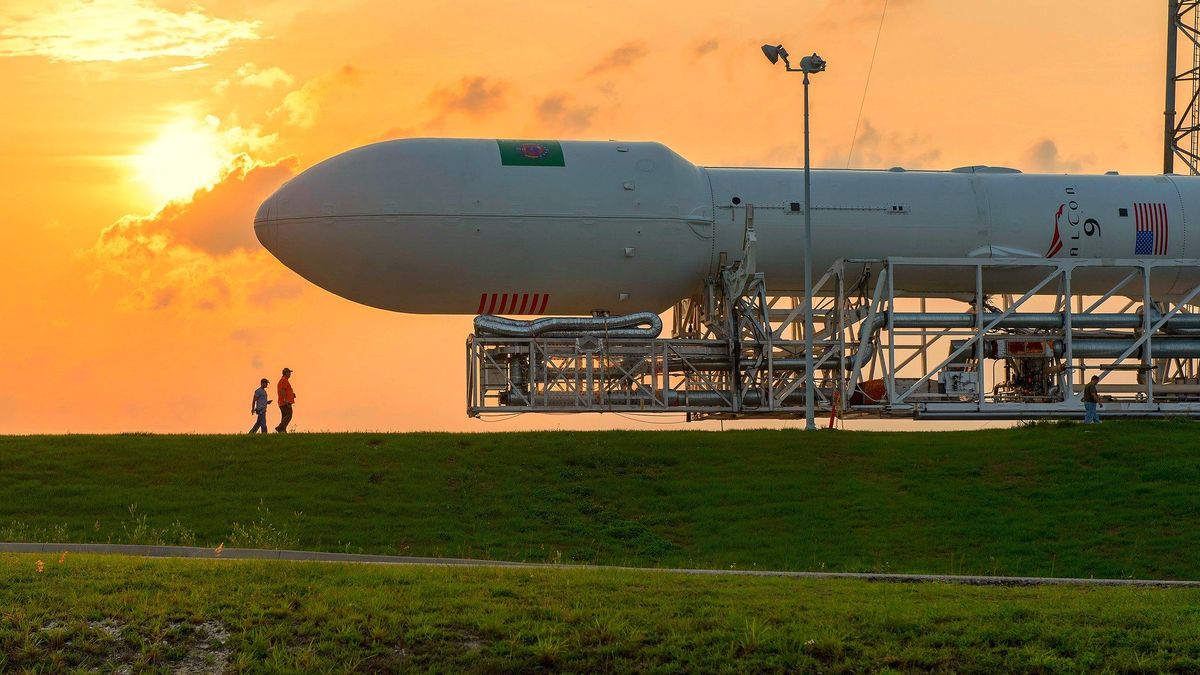 Por qué el aterrizaje del cohete Falcon 9 es histórico (y el de Blue Origin no)