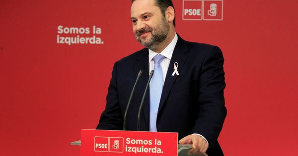 Foto: José Luis Ábalos, secretario de Organización del PSOE, durante su rueda de prensa de este 19 de octubre. (EFE)