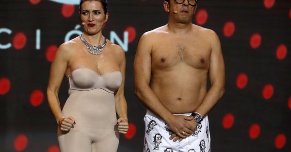 Foto: Silvia Abril y Andreu Buenafuente, durante la gala de entrega de los Goya 2019. (EFE)