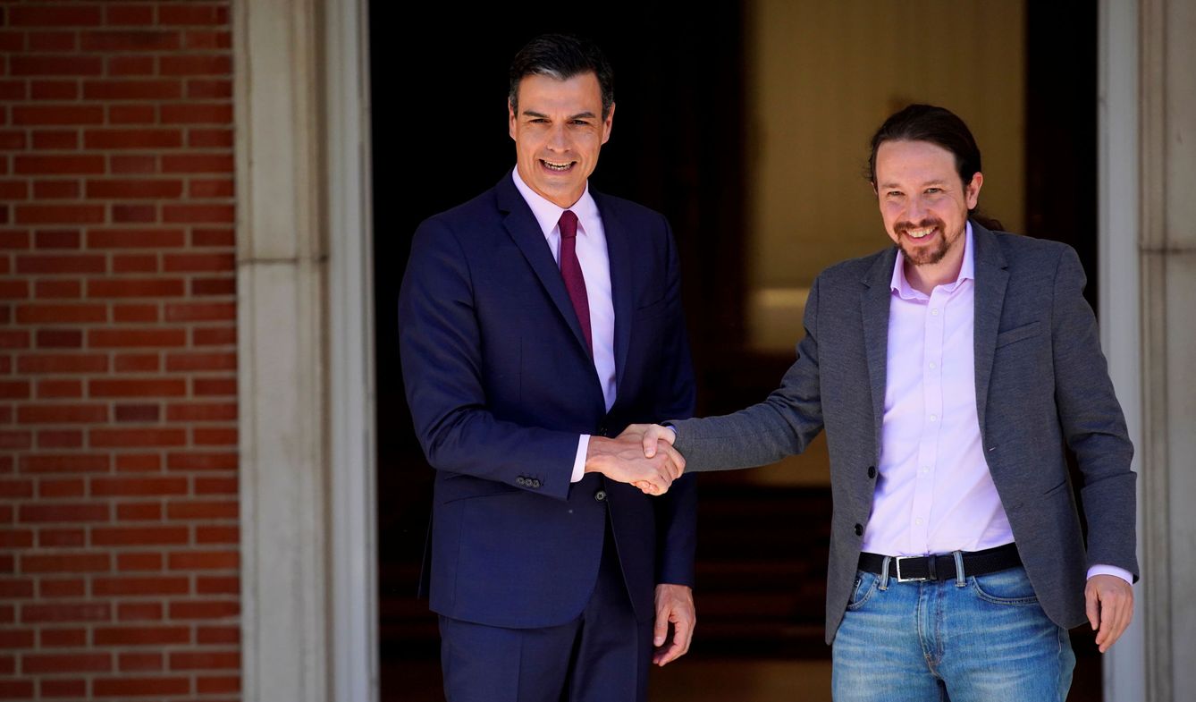 Pedro Sánchez y Pablo Iglesias, en el Palacio de la Moncloa. (Reuters)
