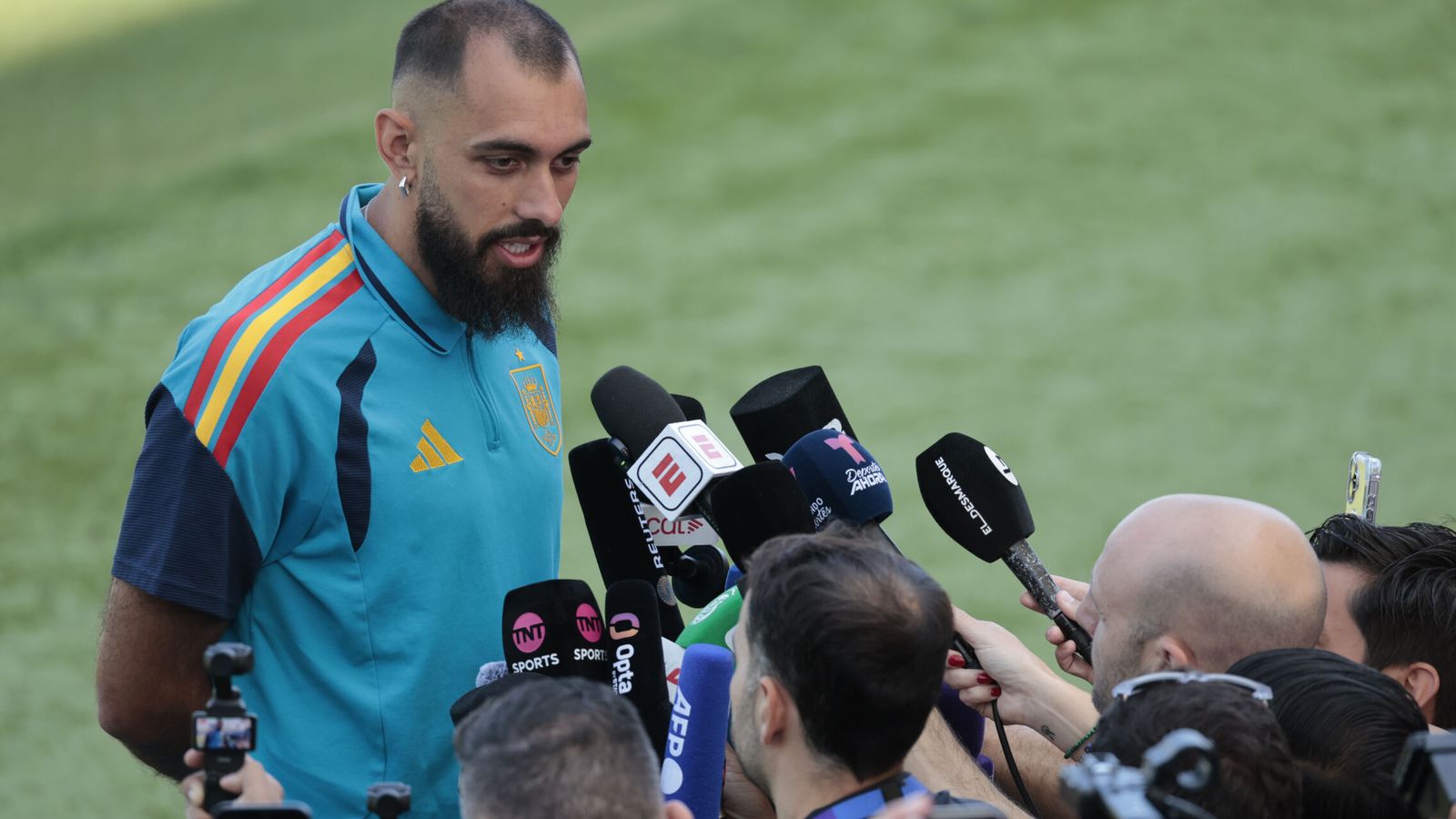 Borja Iglesias critica el precio de las entradas para la final del Mundial: "Es una vergüenza"
