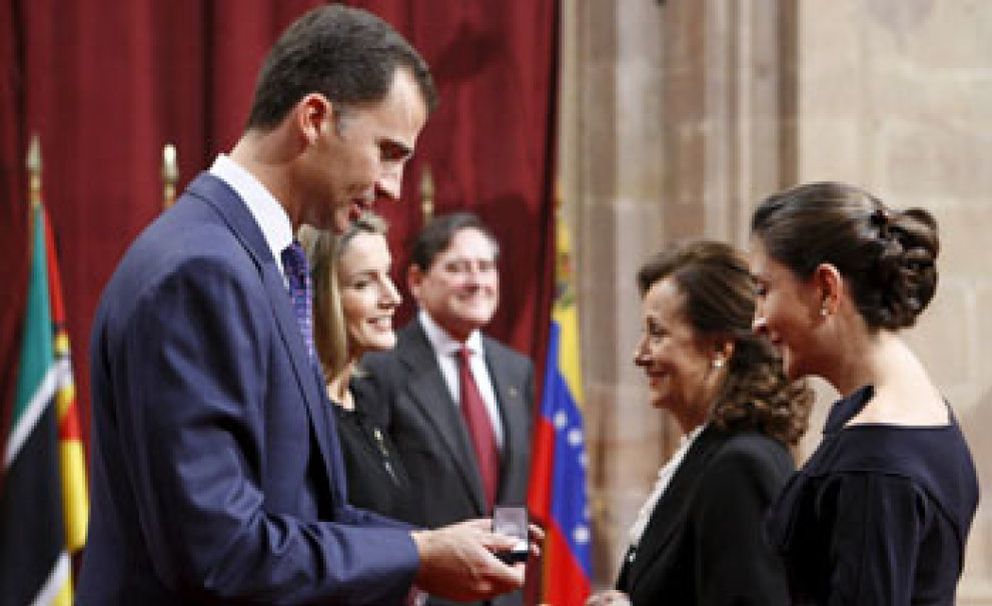 Foto: Betancourt clama contra la indiferencia ante el terrorismo en la entrega de los Premios Príncipe de Asturias