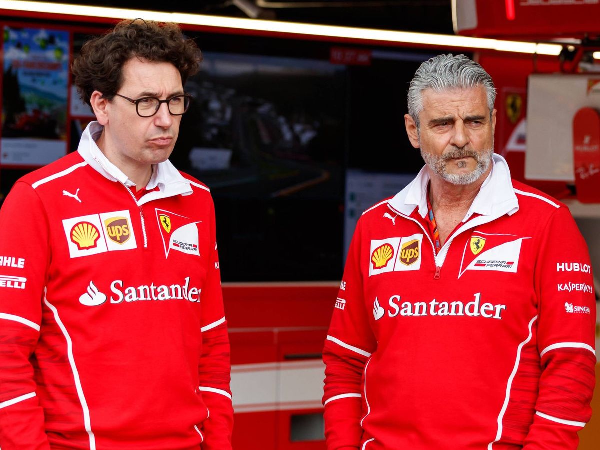 Foto: Mattia Binotto y Maurizio Arrivabene, dos responsables de Ferrari que conocen el poder del derecho de veto histórico de Ferrari (IMAGO)
