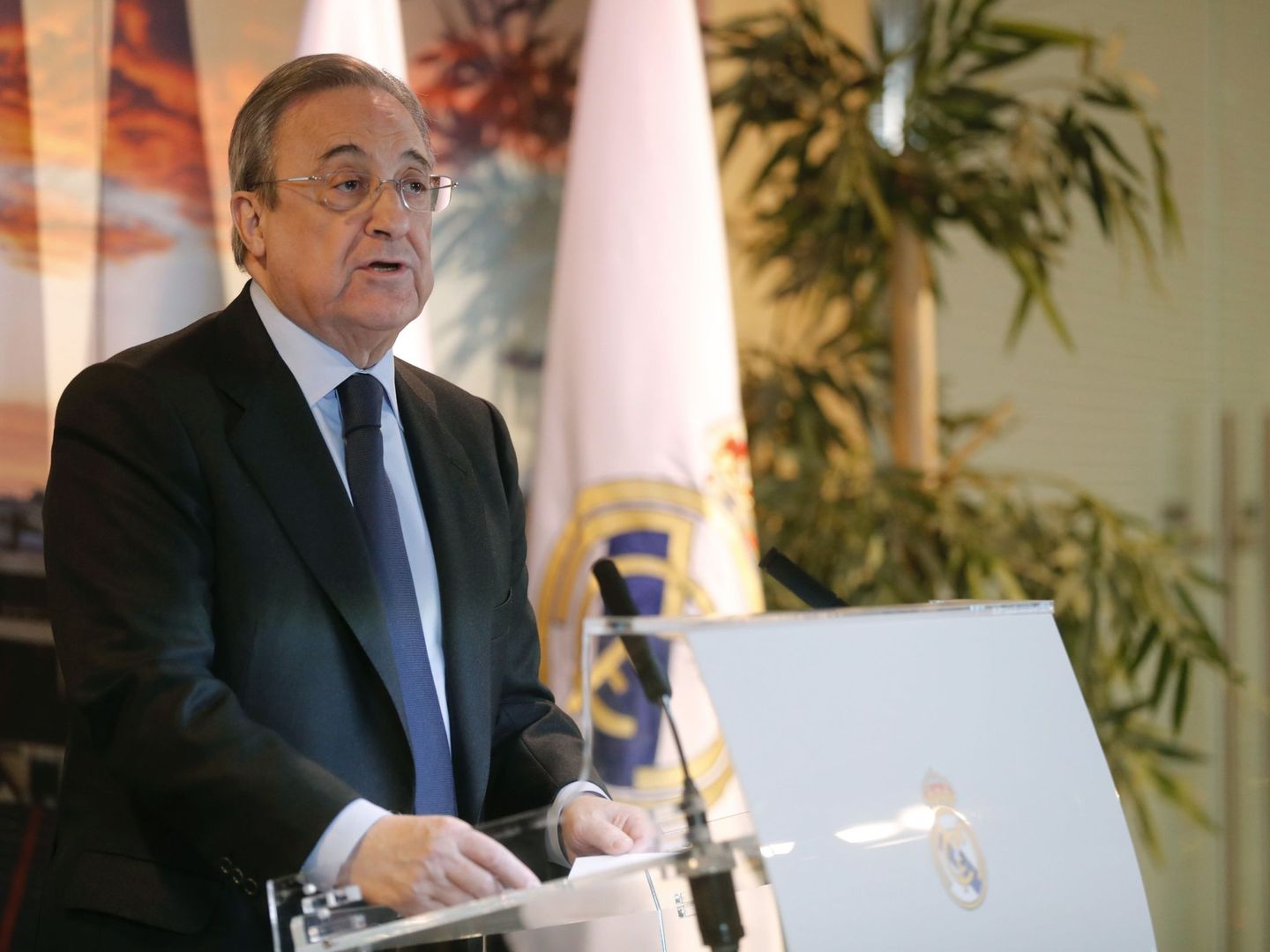 El presidente del Real Madrid, Florentino Pérez, durante su intervención en la tradicional comida que el Real Madrid organiza en Navidad. (EFE)