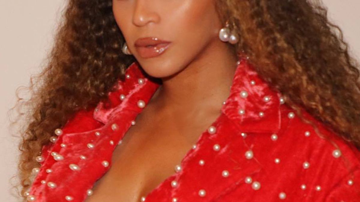 Beyoncé vestida de María Escoté o cómo convertirse en la obsesión de las masas 
