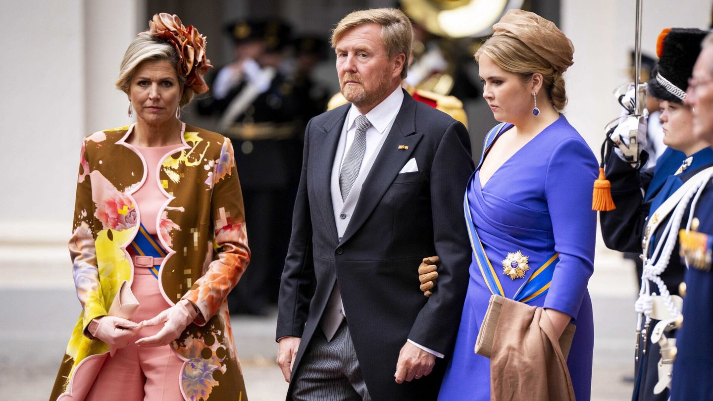 Los reyes de Holanda junto a la princesa Amalia. (EFE)