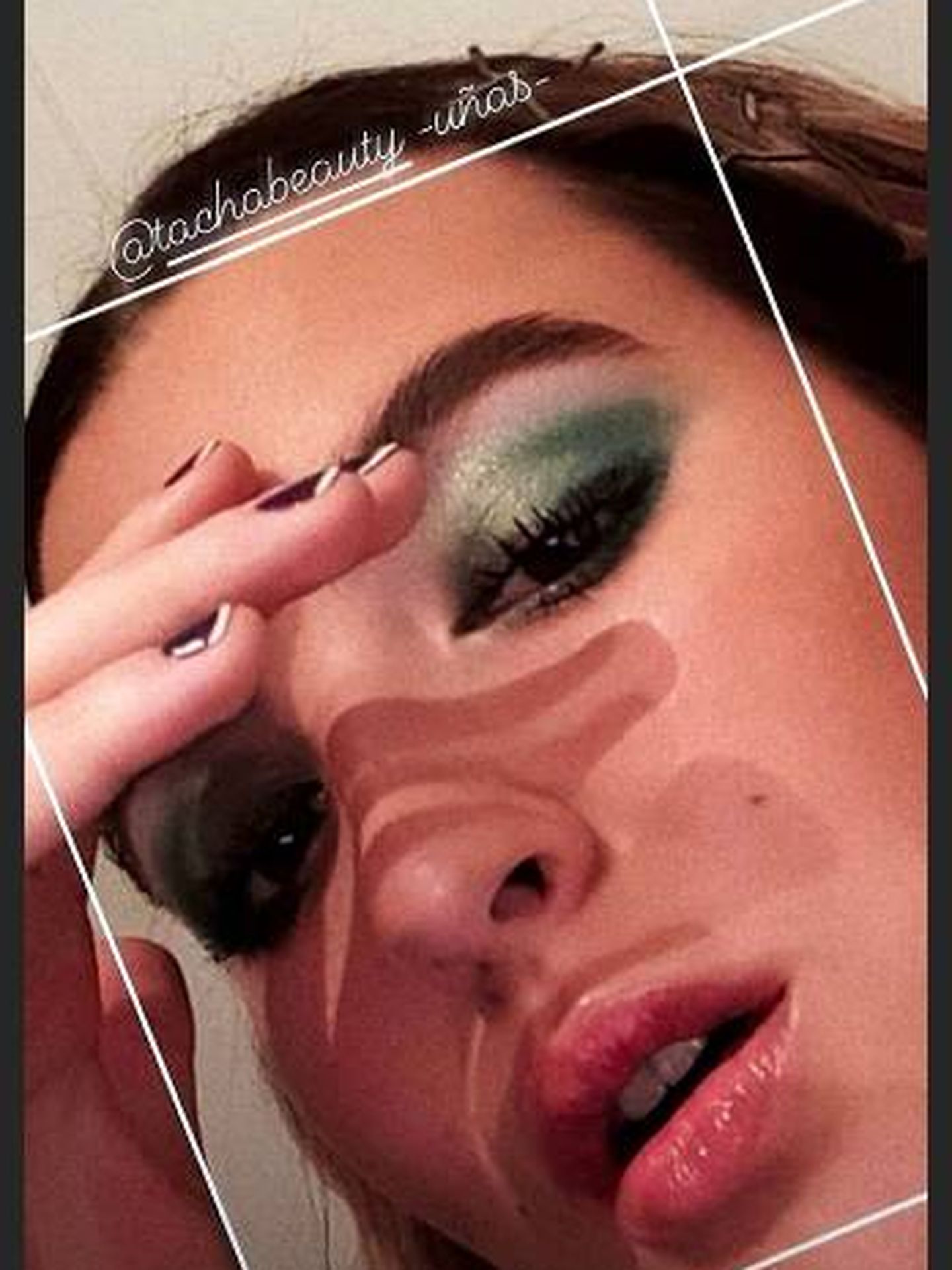 Mira de cerca el makeup de Alba con la sombra de ojos verde. (Instagram)