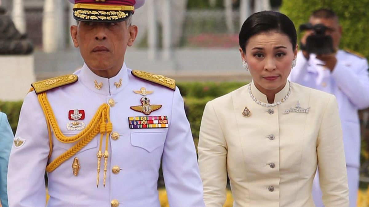 El rey de Tailandia ya tiene a su consorte en el harén de Alemania, tras liberarla de prisión