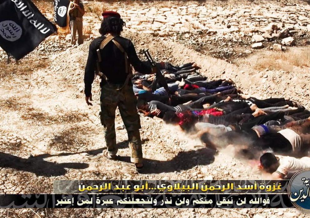 Foto: Imagen difundida por el EI de supuestas ejecuciones de soldados iraquíes.