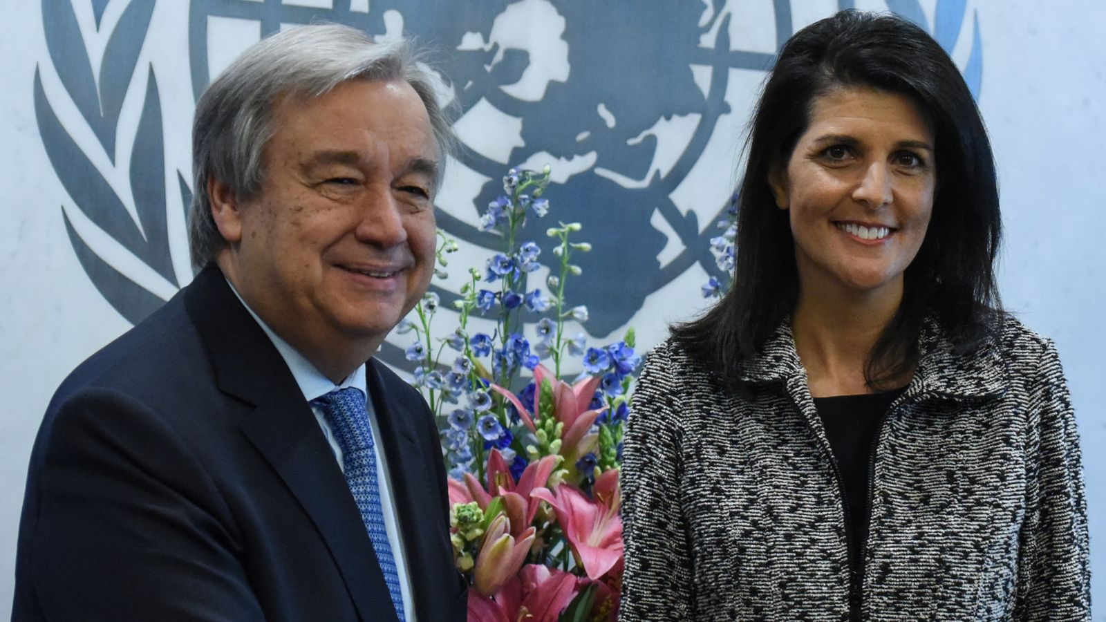 Foto: La nueva embajadora estadounidense ante la ONU, Nikki Haley, junto al secretario general del organismo António Guterres, el 27 de enero de 2017 (Reuters)