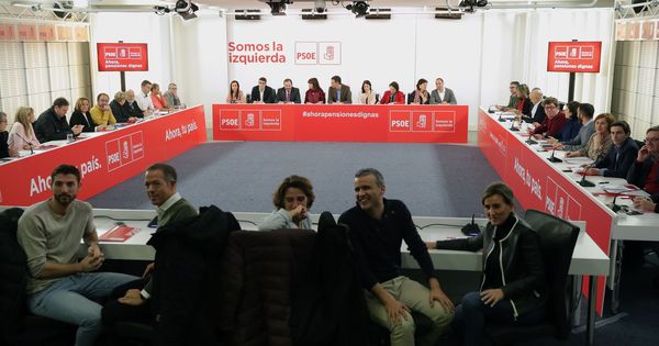 Foto: Pedro Sánchez encabeza la reunión de la primera ejecutiva federal del PSOE de 2018, este 8 de enero en Ferraz. (EFE)