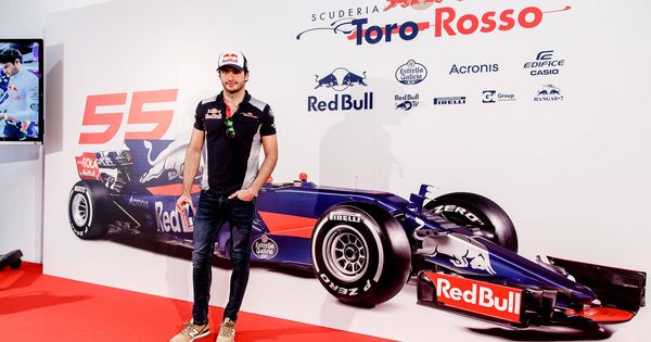 Foto: Carlos Sainz atendió a la prensa antes de viajar a Australia para el comienzo del Mundial de F1. (Foto: Red Bull)