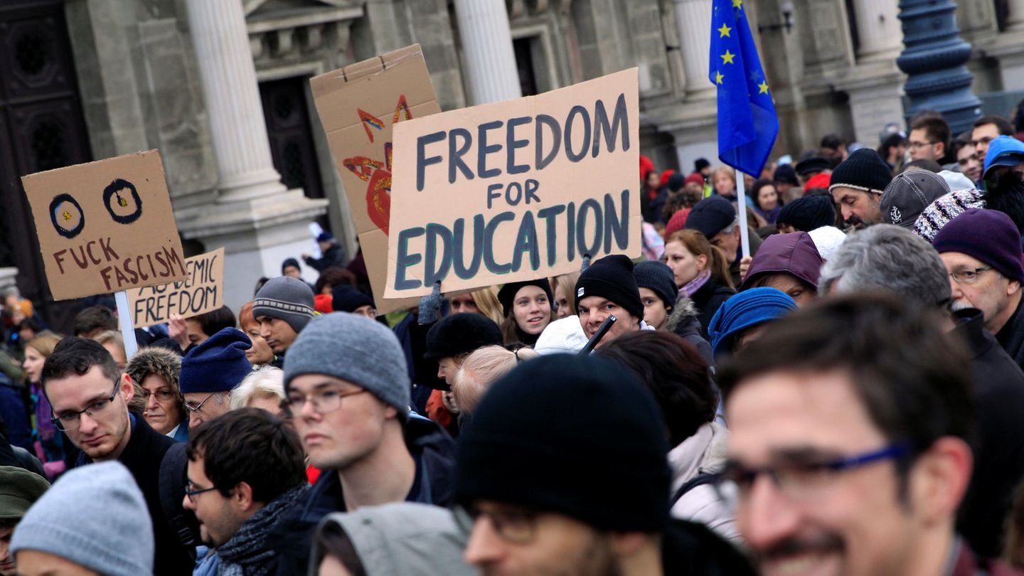 Manifestación a favor de la Universidad Central Europea en Budapest, el 24 de noviembre de 2018. (Reuters)