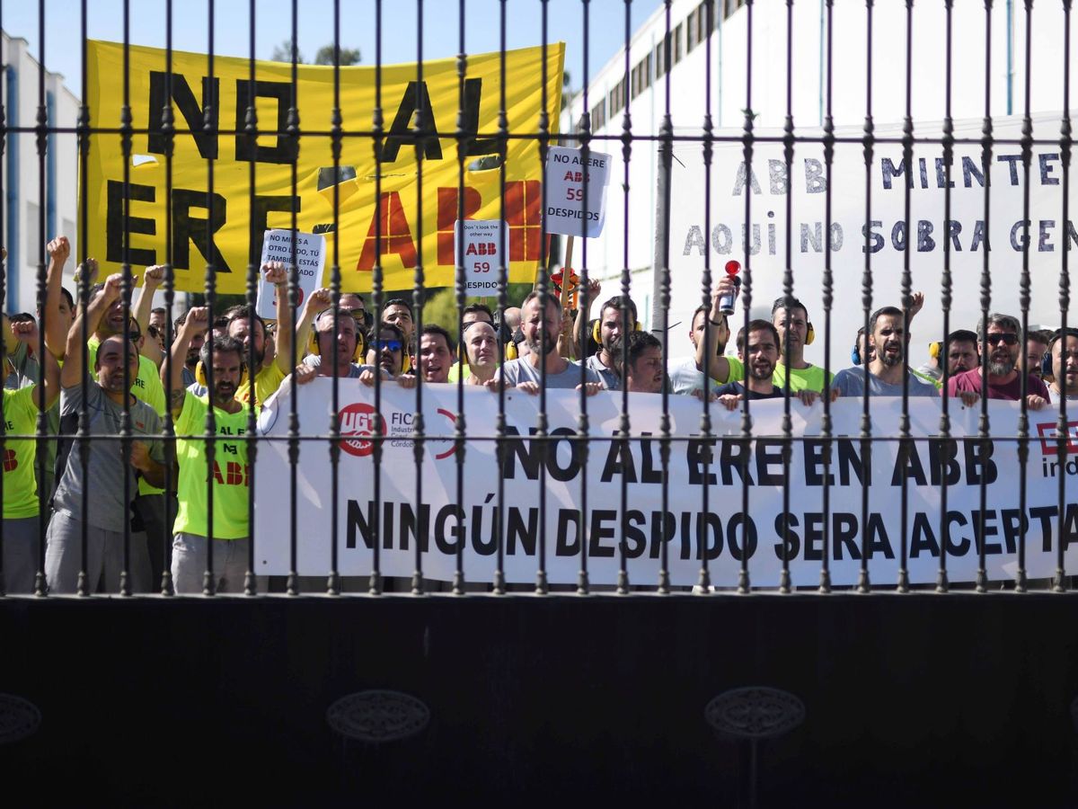 Foto: Protesta de trabajadores en Córdoba. (EFE)