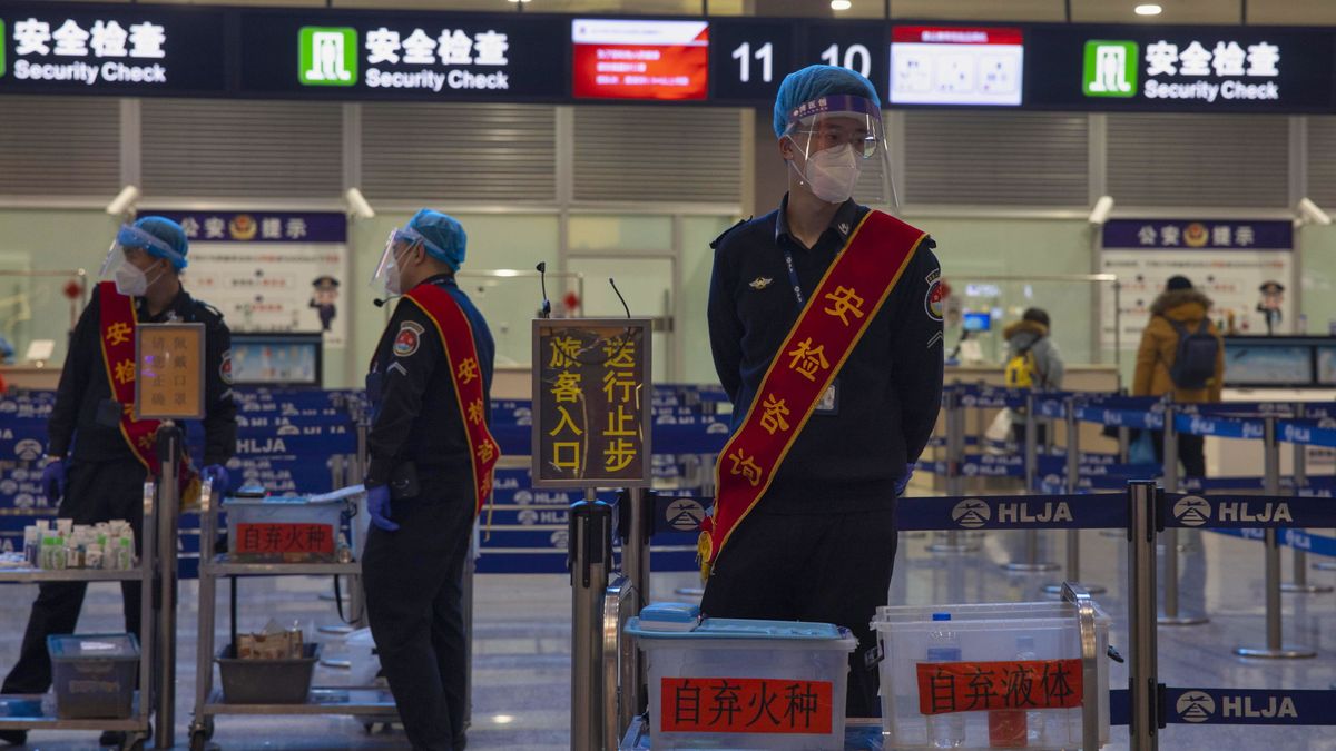 China suma casi 100 casos locales y Hong Kong sufre un nuevo repunte en su cuarta ola