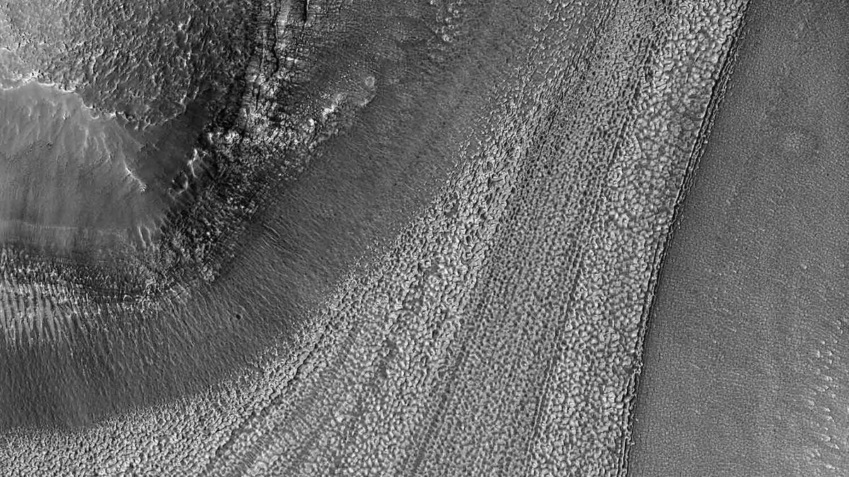 Detectan grandes surcos excavados en Marte que indican posibles lugares para la vida 