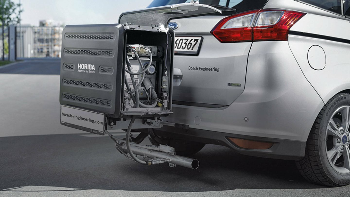 Un Ford con un PEMS ('portable emissions measurement system') de Bosch.