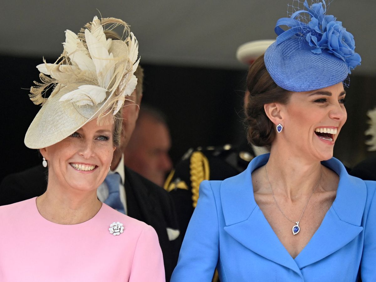 Foto: La duquesa de Cambridge y la condesa de Wessex. (Reuters/Toby Melville)
