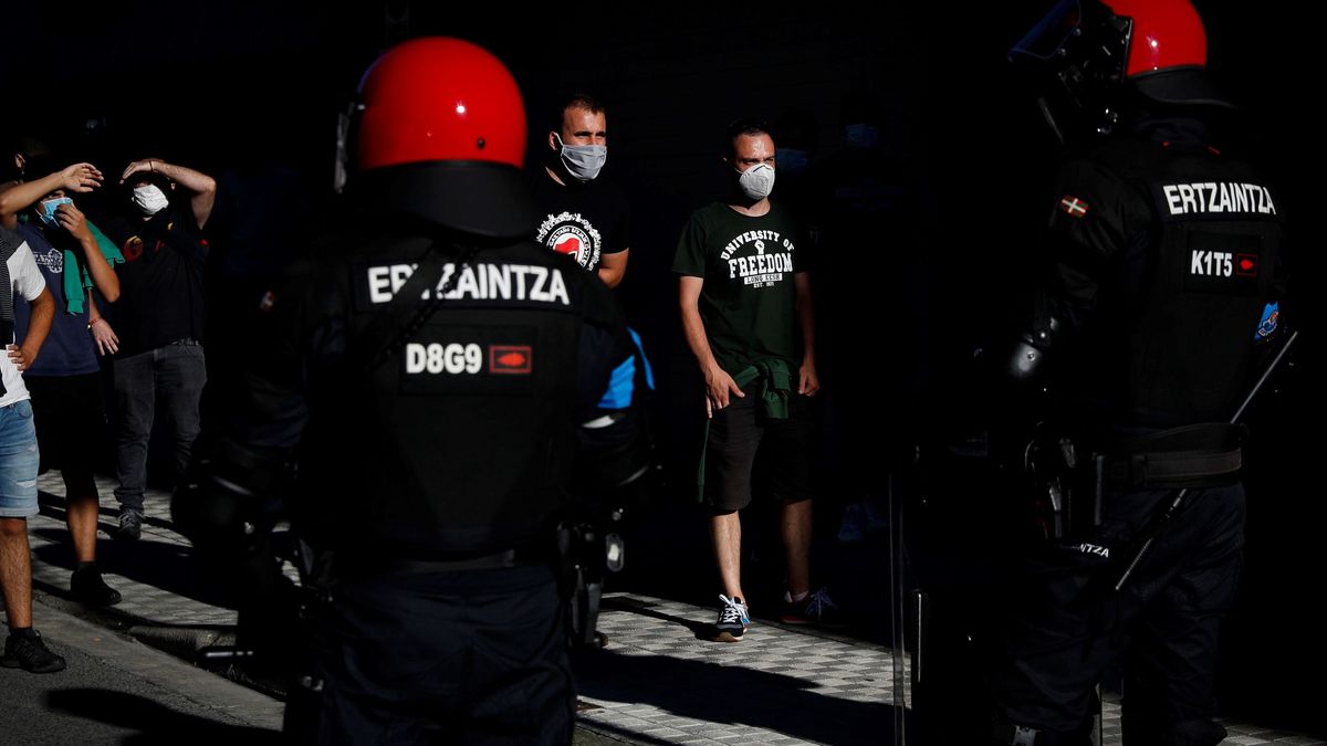 Un detenido y 2 ertzainas heridos al desalojar una discoteca tras el triunfo del Baskonia