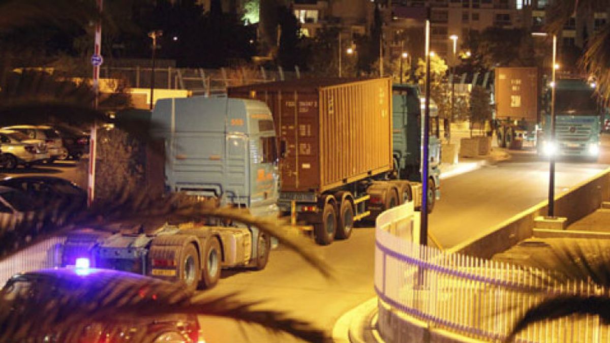 El BCE envía 5.000 millones a Chipre en camiones custodiados por la Policía