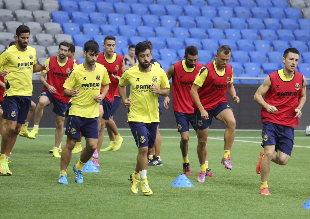 Foto: Imagen del Villarreal durante su entrenamiento en el Astaná Arena (EFE)