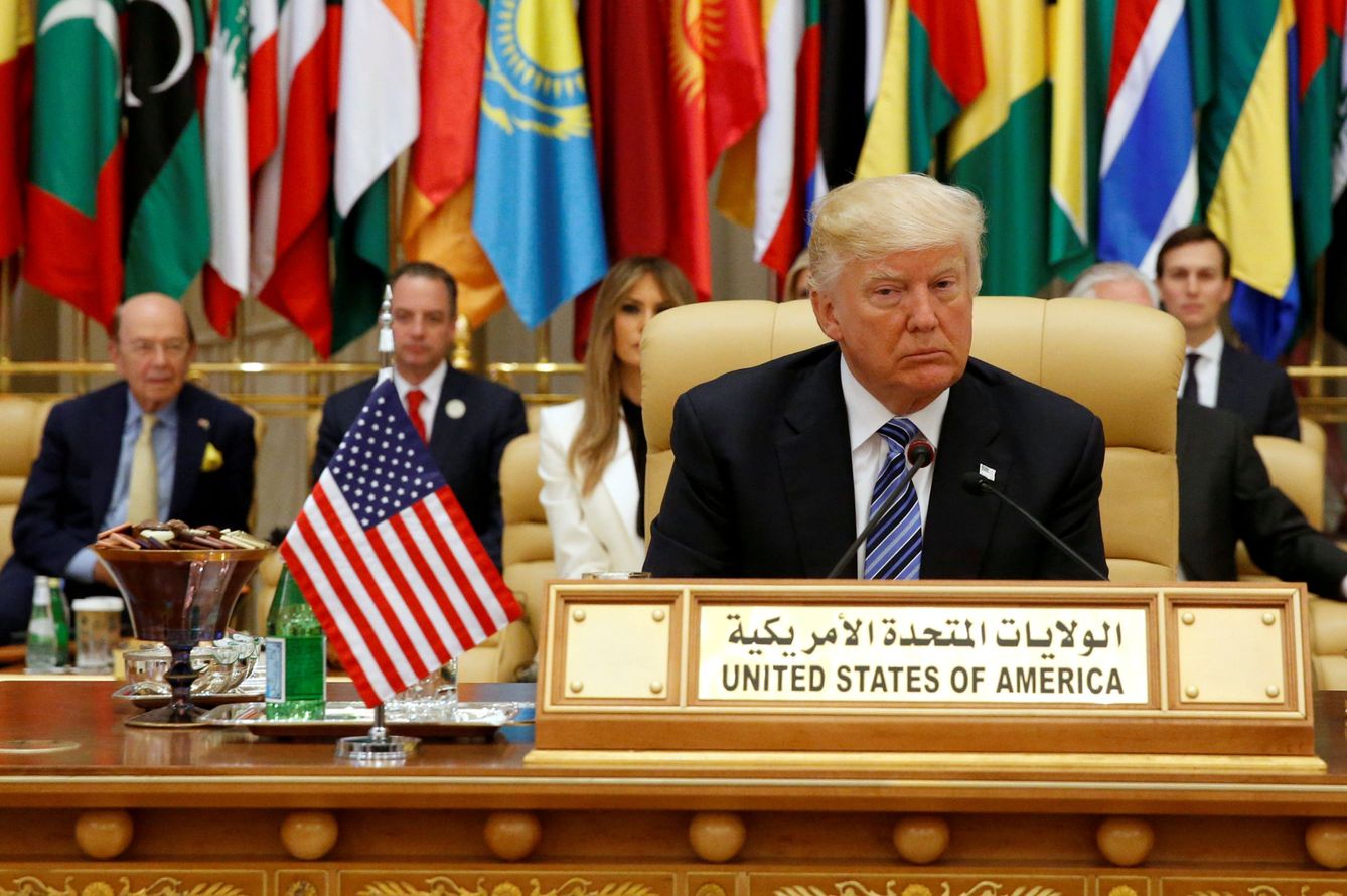 Donald Trump durante la Cumbre Árabe-Islámica-EEUU en Riad, el 21 de mayo de 2017. (Reuters)