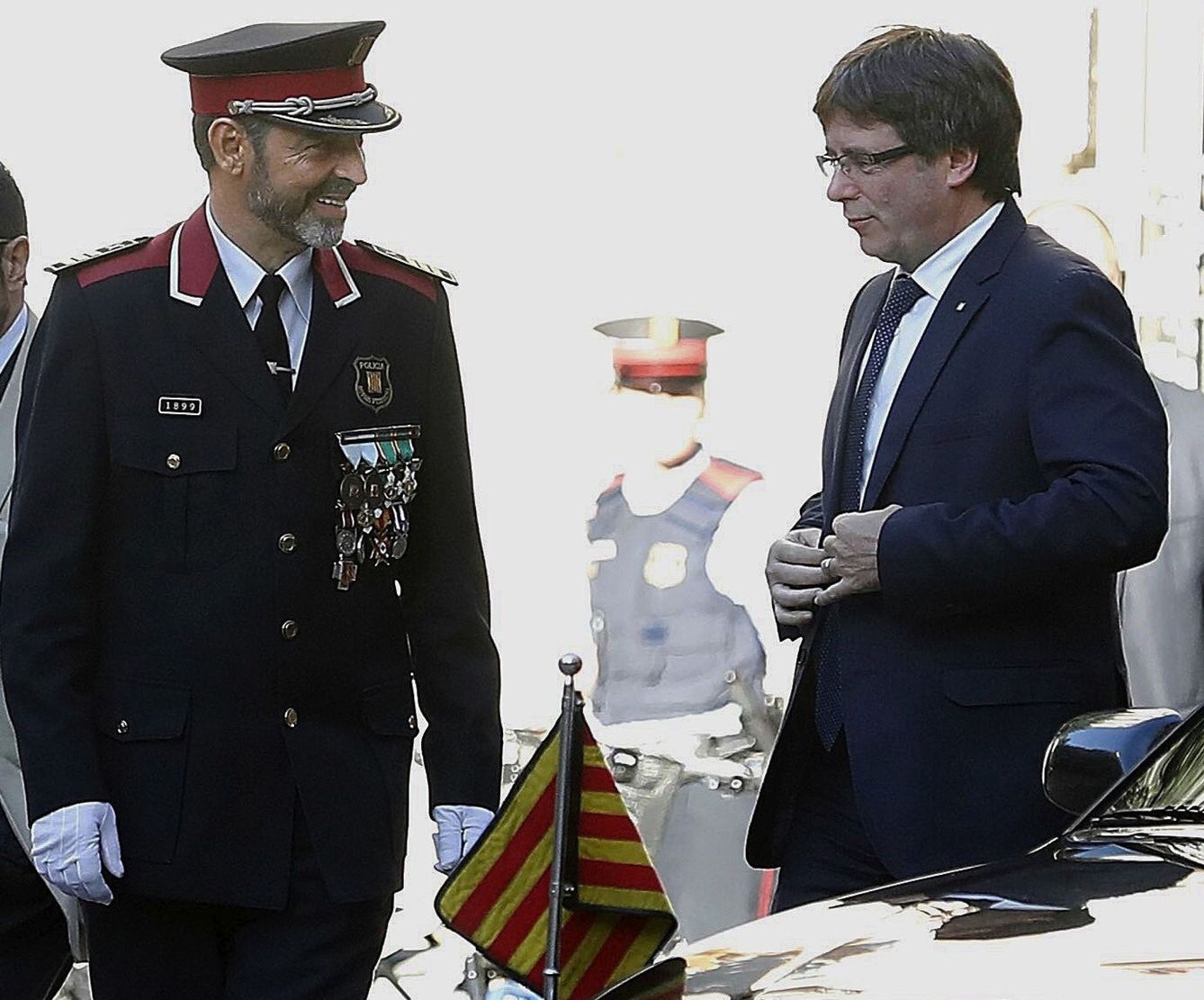 Carles Puigdemont con Josep Lluís Trapero. (EFE)