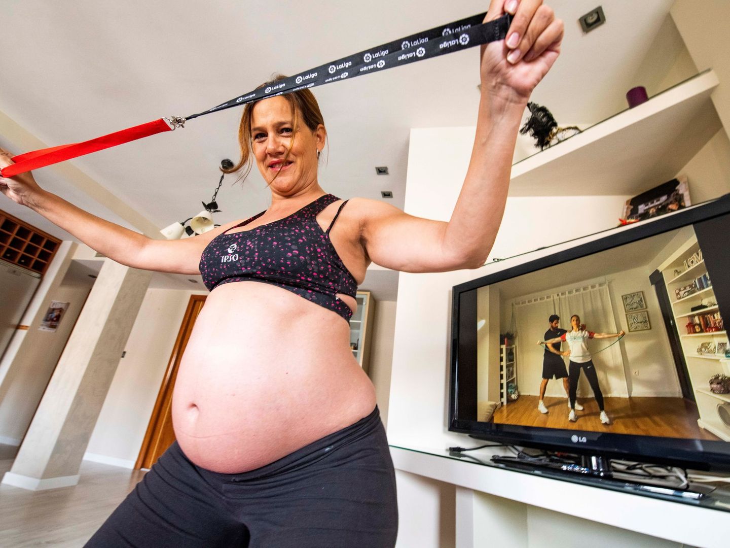 Para las embarazadas se recomiendan actividades no vigorosas, como por ejemplo ejercicios de estiramiento.