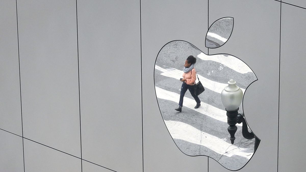 Apple aplaza de forma indefinida la vuelta a la oficina de sus empleados y les dará 1.000$