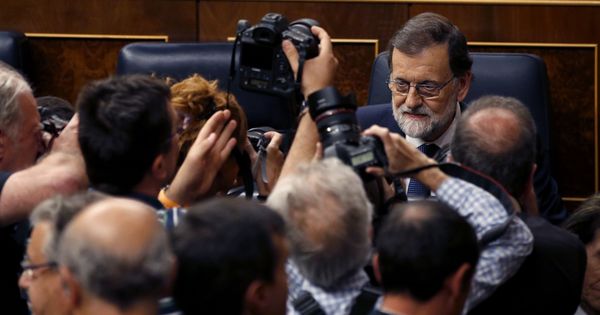 Foto: El presidente del Gobierno, Mariano Rajoy, ante el pleno del Congreso. (EFE)