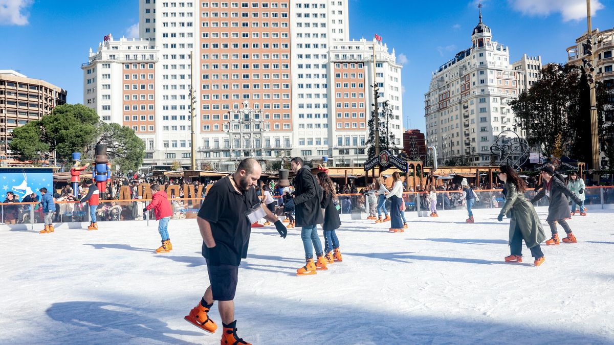 La plaza de tu pueblo no es el Rockefeller Center: todas las ciudades se parecen en Navidad