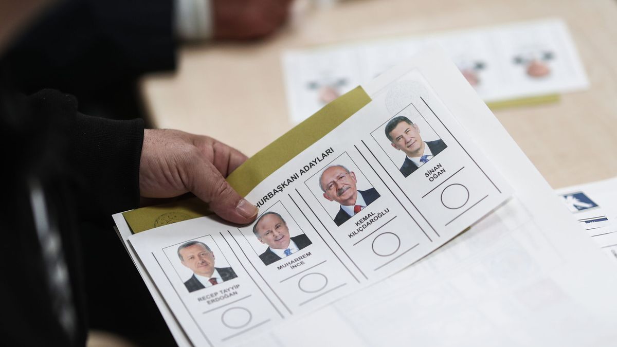 Cierran los colegios electorales en Turquía sin encuestas a pie de urna
