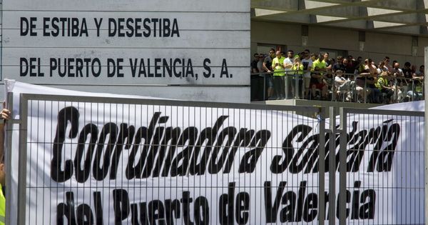 Foto: Asamblea de estibadores de Valencia. (EFE)