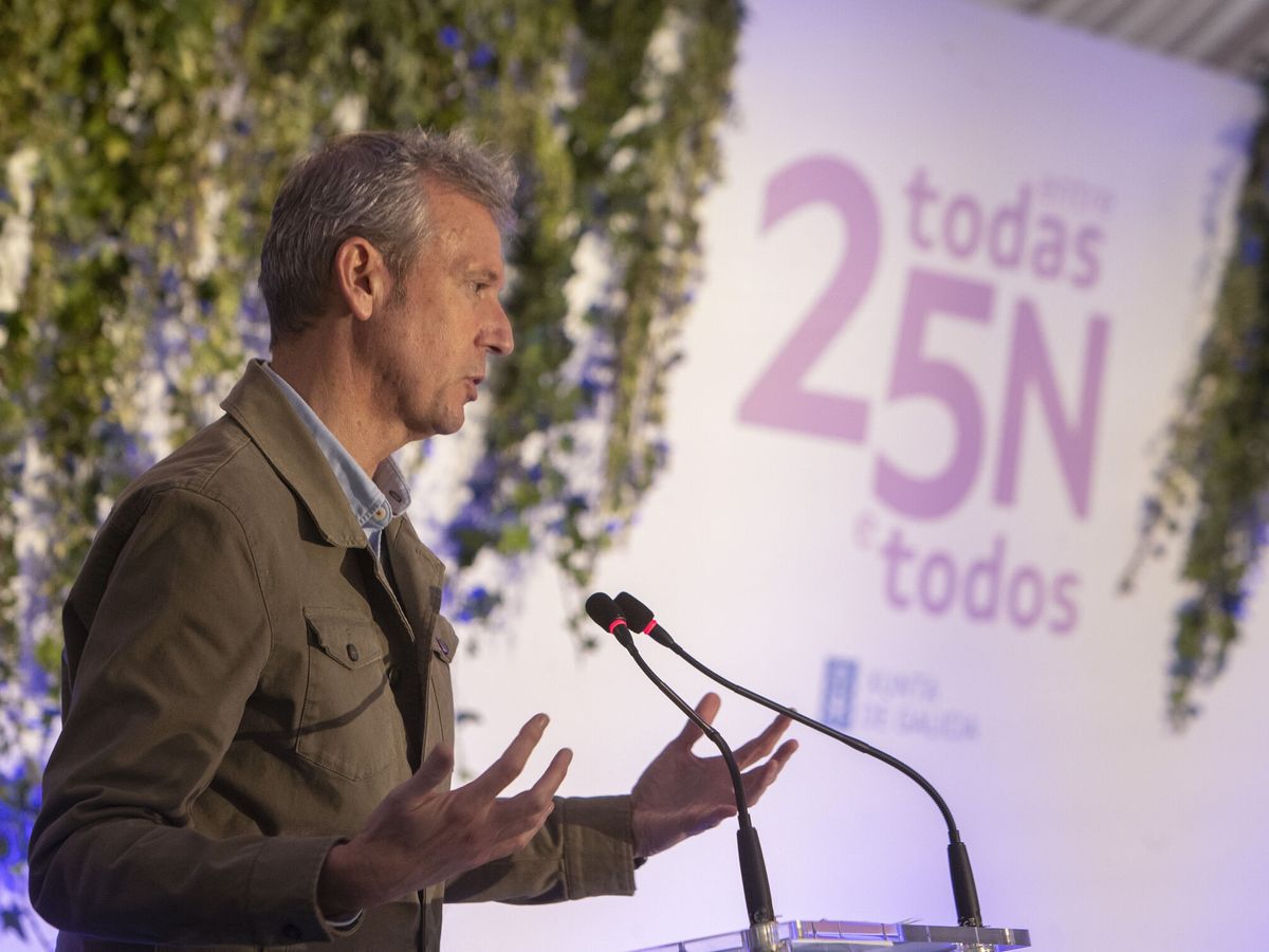 Foto: El presidente de la Xunta, Alfonso Rueda, en el acto institucional en el Día Internacional contra la Violencia de Género. (EFE/Salvador Sas)