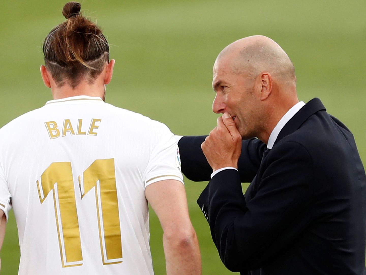 Bale recibe las órdenes de Zidane, en una imagen de la pasada temporada. (Reuters)