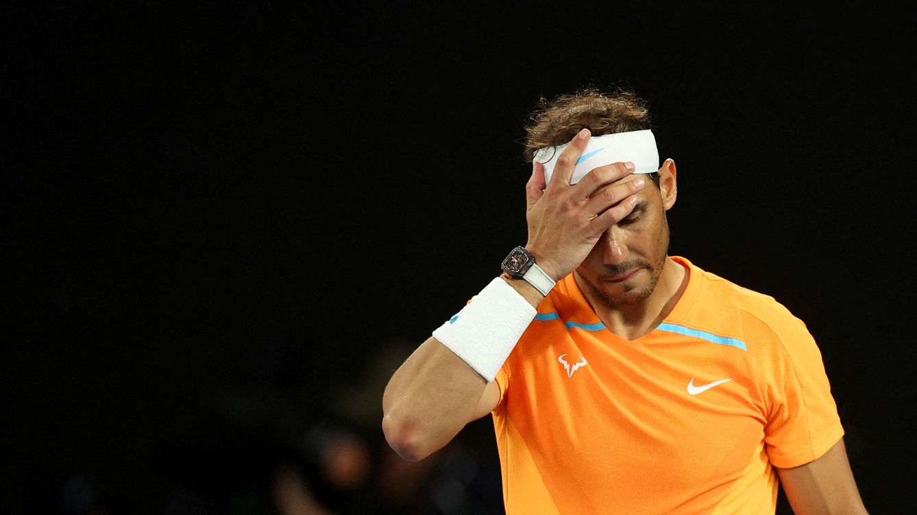 Foto: Rafa Nadal, después de lesionarse en su partido ante Mackenzie McDonald. (Reuters/Carl Recine)