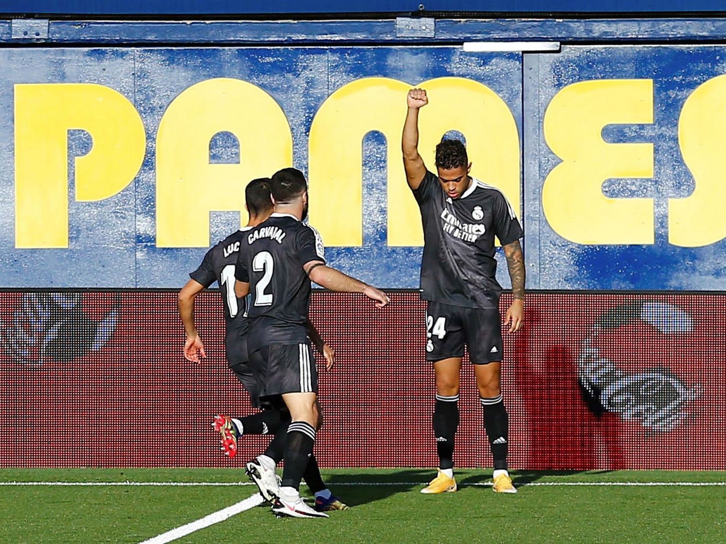 Mariano celebra el gol marcado al Villarreal. (Efe)