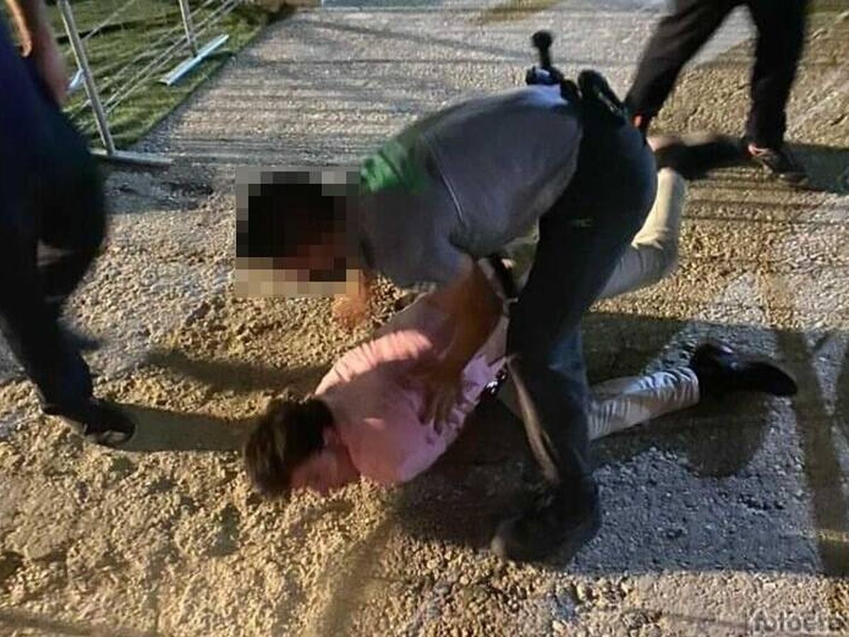 Foto: Momento del altercado entre el joven y el empleado de seguridad. (EC)