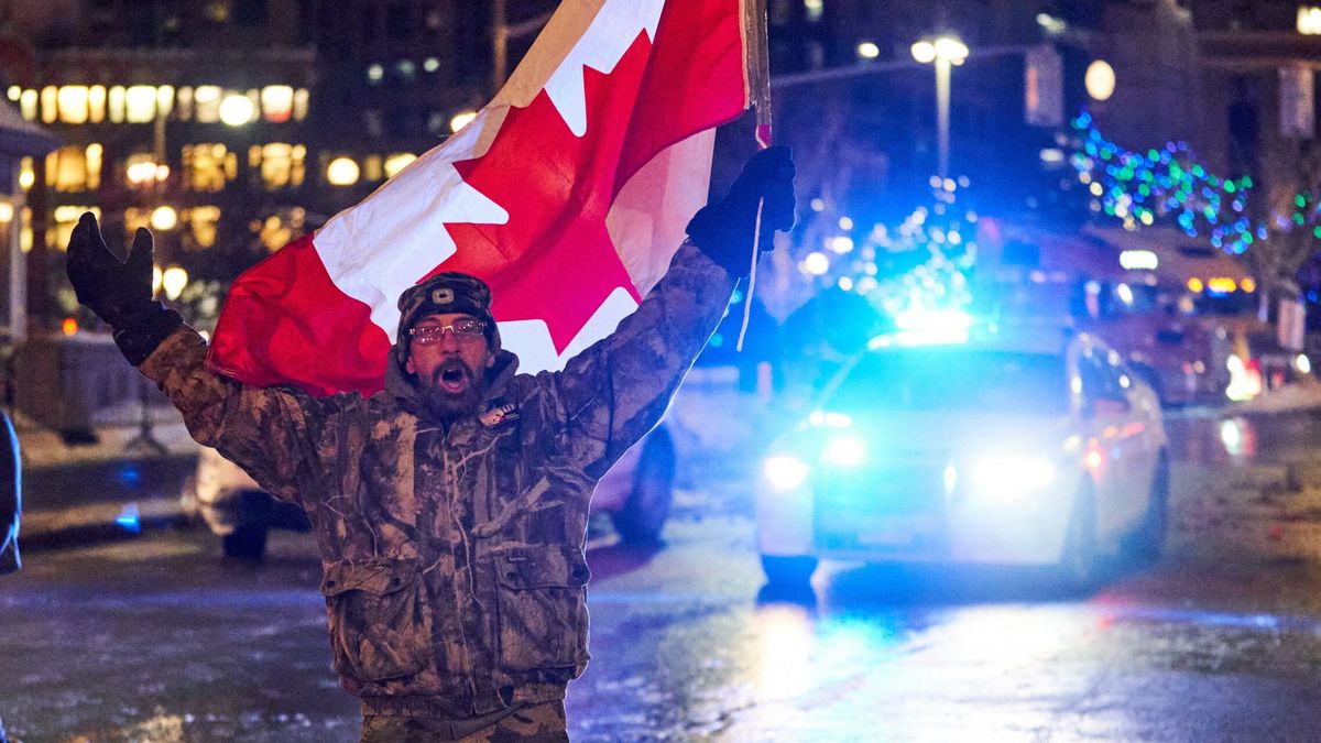 "No nos vamos": el desafío de los antivacunas que ocupan Ottawa desde hace dos semanas