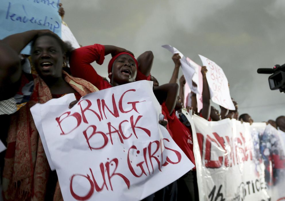 Foto: Un grupo de mujeres pide la liberación de las 200 niñas secuestradas por la milicia islamista radical Boko Haram. (Reuters)