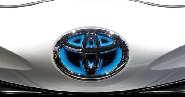 Foto: El logo de Toyota en un coche. (Reuters)